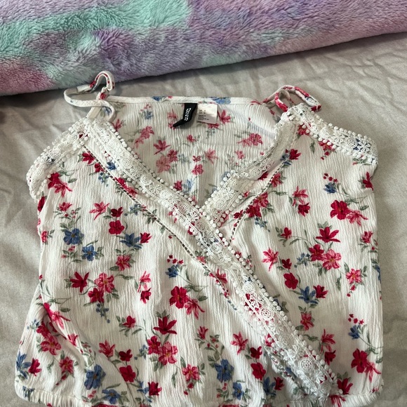 Various tank style tops - all xs (but fits like a S) or S (true to size) - Picture 11 of 14